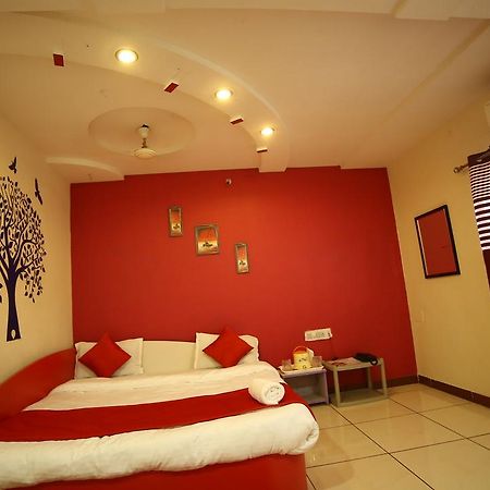Hotel Velvet Rajkot Εξωτερικό φωτογραφία