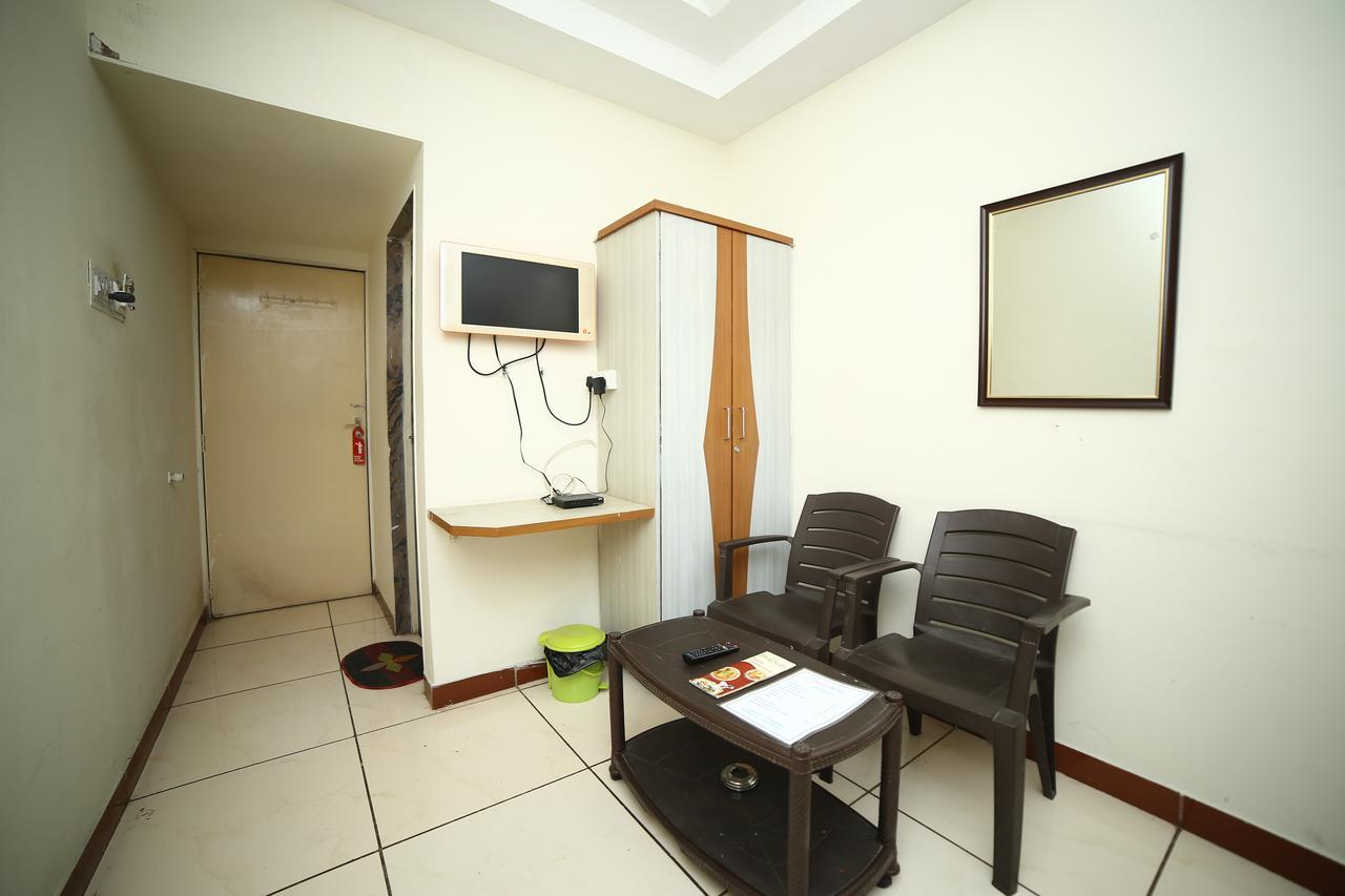 Hotel Velvet Rajkot Εξωτερικό φωτογραφία