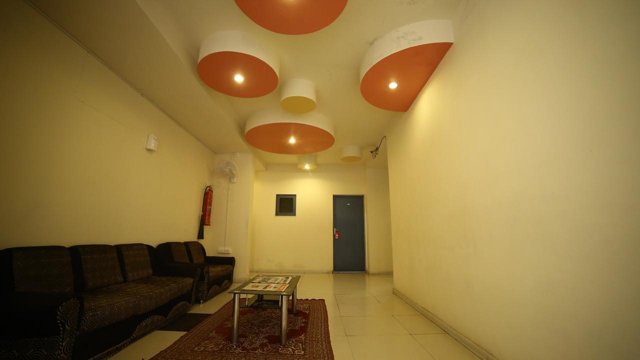 Hotel Velvet Rajkot Εξωτερικό φωτογραφία