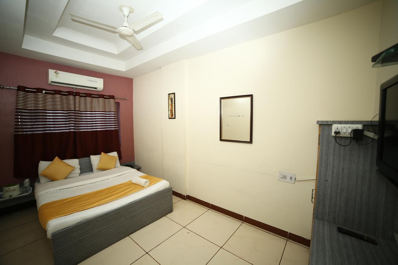 Hotel Velvet Rajkot Εξωτερικό φωτογραφία