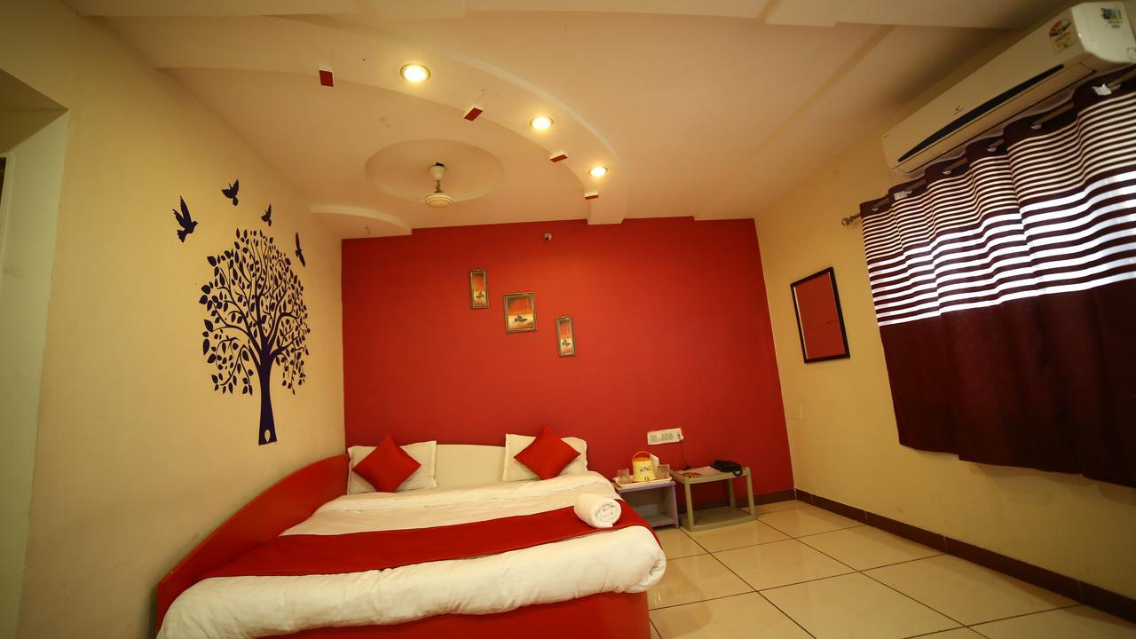 Hotel Velvet Rajkot Εξωτερικό φωτογραφία