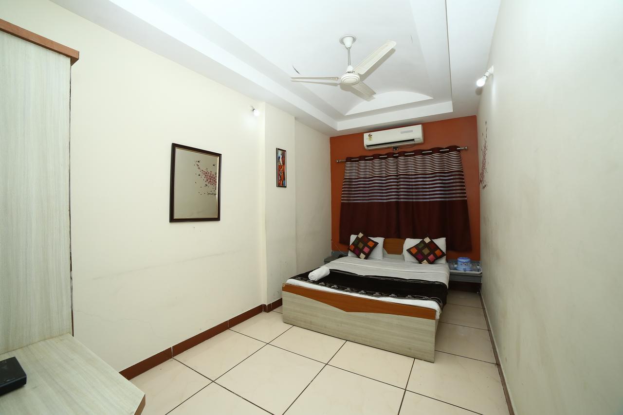 Hotel Velvet Rajkot Εξωτερικό φωτογραφία