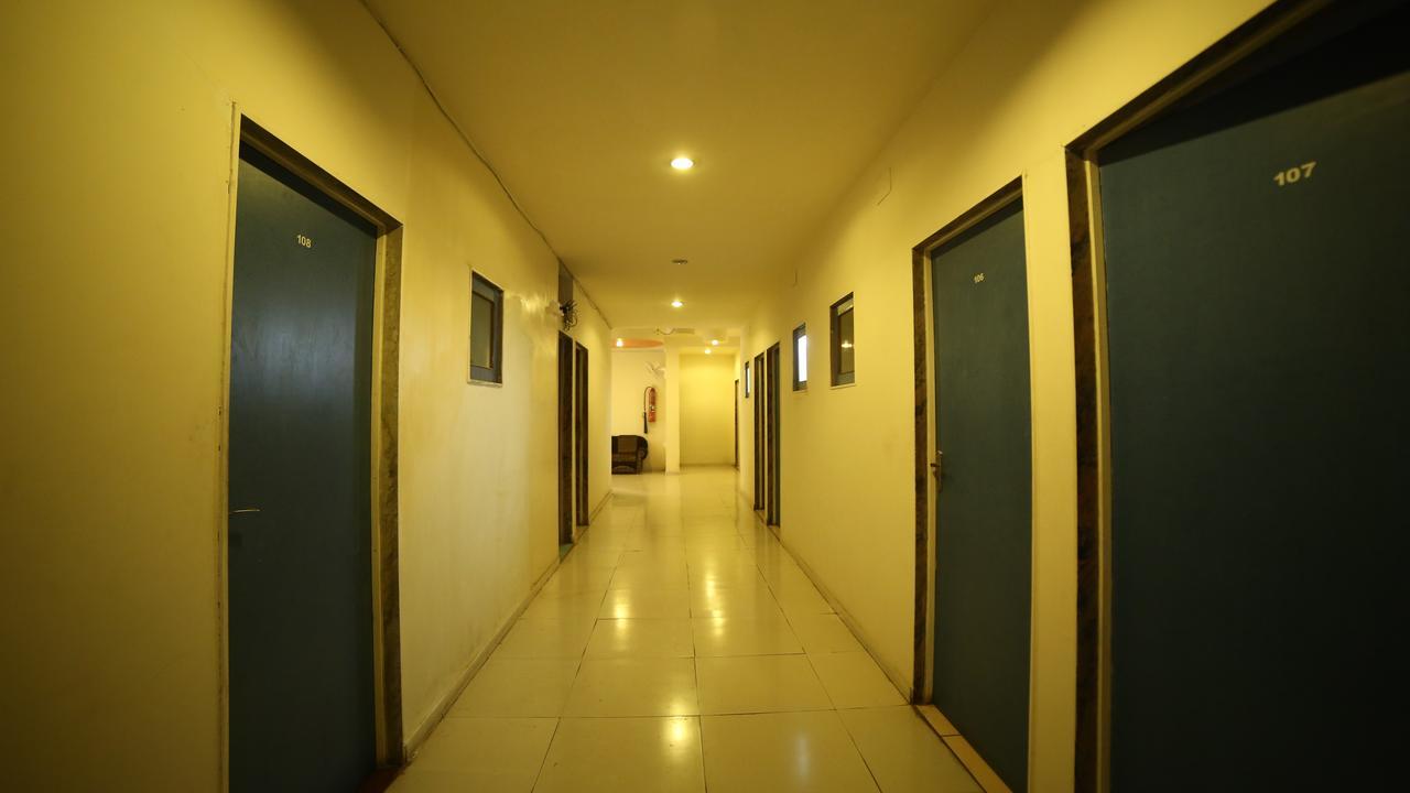 Hotel Velvet Rajkot Εξωτερικό φωτογραφία