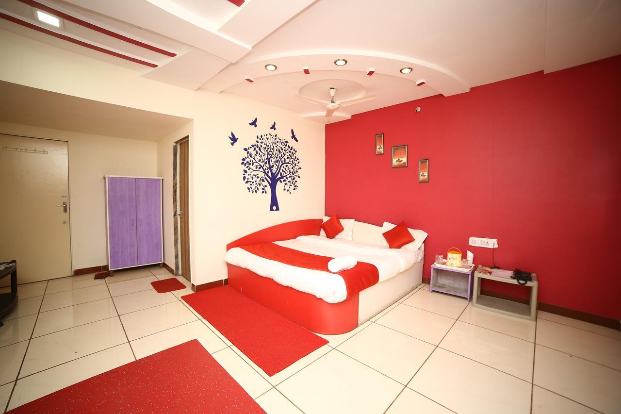 Hotel Velvet Rajkot Εξωτερικό φωτογραφία
