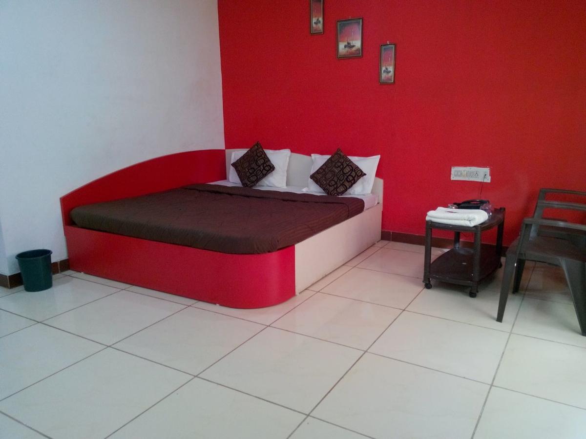 Hotel Velvet Rajkot Εξωτερικό φωτογραφία